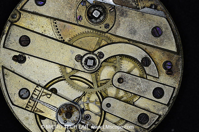 Makroaufnahme von mechanischem alten Uhrwerk DSLR DSLM