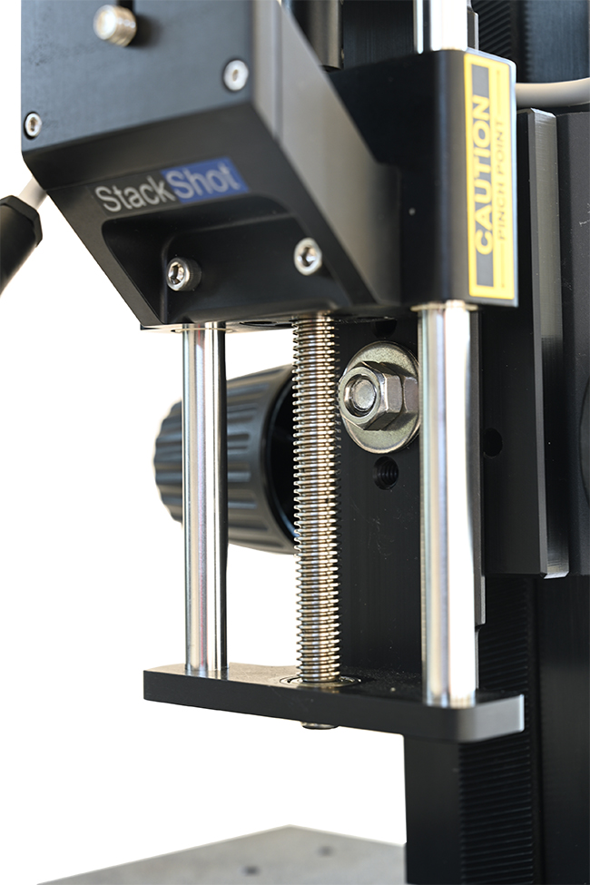 Motorized microscope stand in Z-axis: fixing stackshot rail