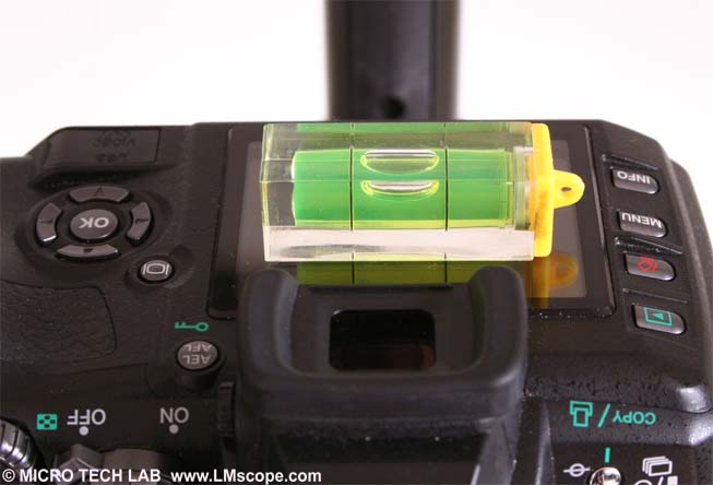 Makroskopie: ausrichten der Kamera mit Wasserwaage