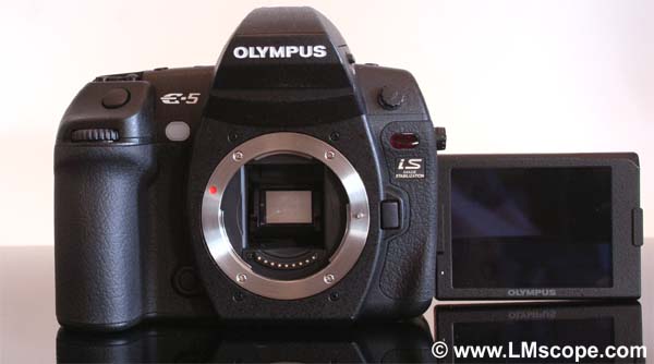 Olympus DSLR mit flexiblem Display