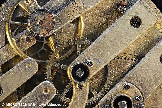 Photo de dmonstration une horloge ralise avec un appareil photo reflex numrique et le microscope stro Nikon SMZ 10