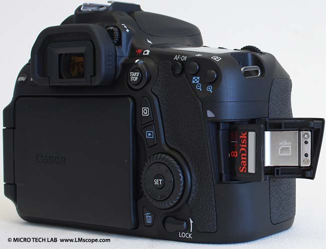 Canon EOS 70D slot para tarjetas