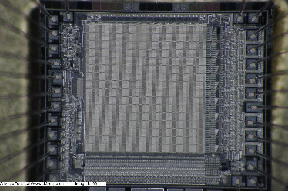 Makroaufnahme von Eprom Intel  D2764 (Erasable Programmable Read-Only Memory)