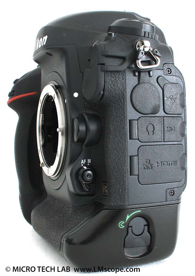 Nikon D4 Body seitlich