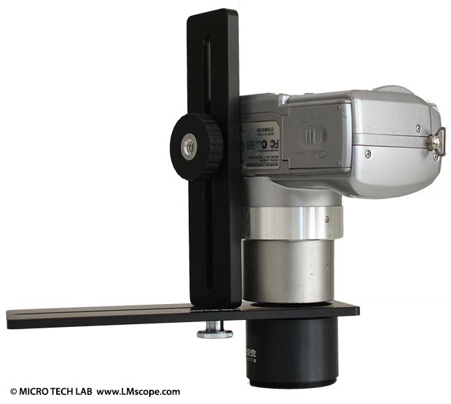 Kompaktkamera mit Halterung für Mikroskopanbindung